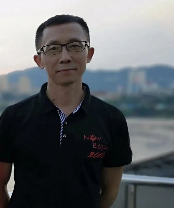 一直牛配资 王晋斌：美国财政与货币政策失调加剧国际金融市场动荡