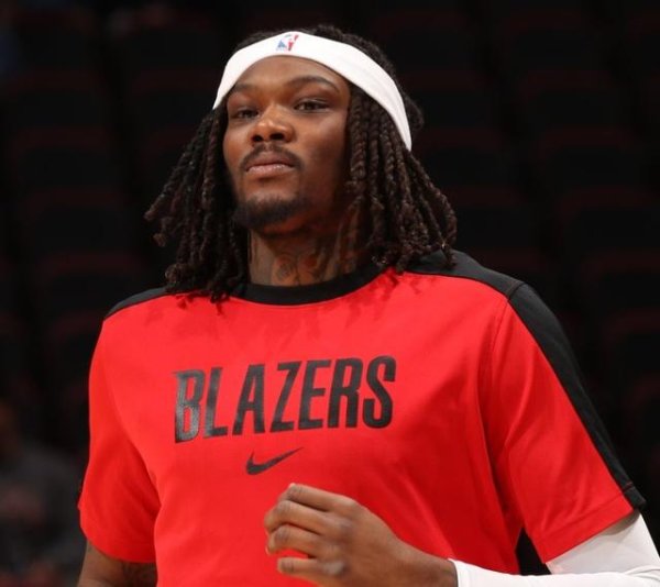 金牛王 开拓者官方：球队已召回中锋罗伯特-威廉姆斯三世